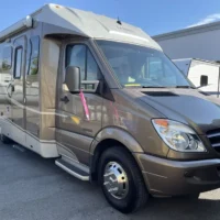 2011 Leisure Travel Unity U24CB